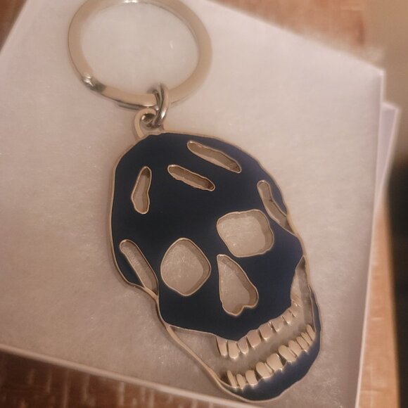 ALEXANDER MCQUEEN - Blue Skull Keychain (Brand new)(Gift box included). - Picture 1 of 3